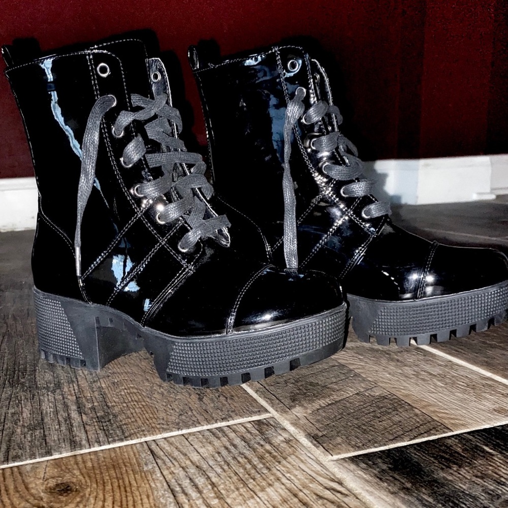 Wild Diva brand new dock style boots